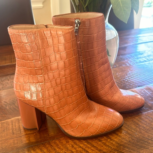 NWOT COACH tan reptile embossed boots a size 9.5 - Picture 1 of 6